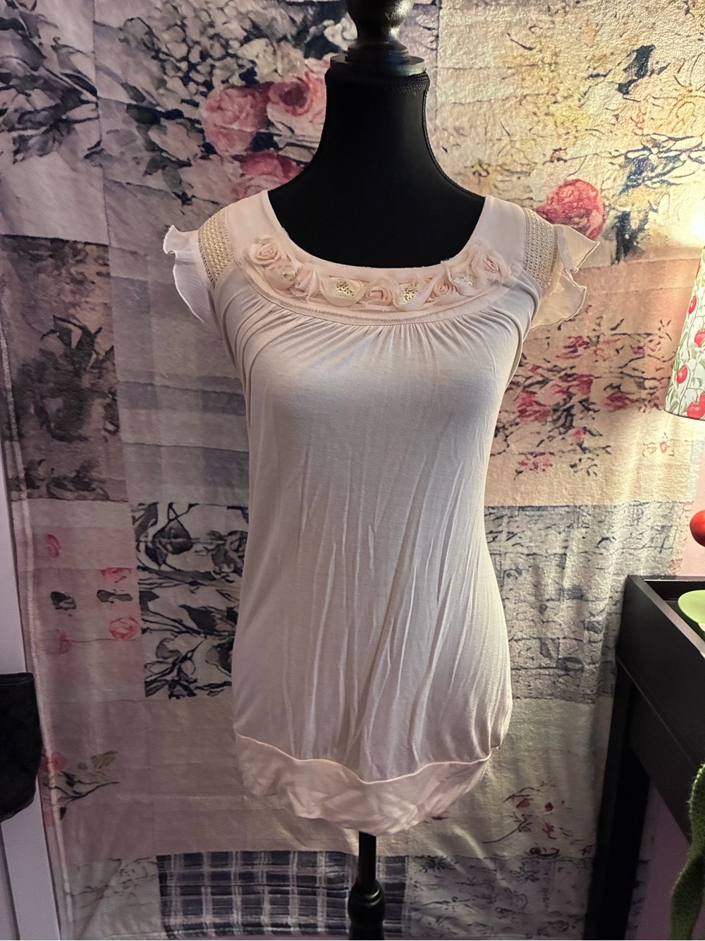 Women’s Cream Floral Trim Cap Sleeve Top